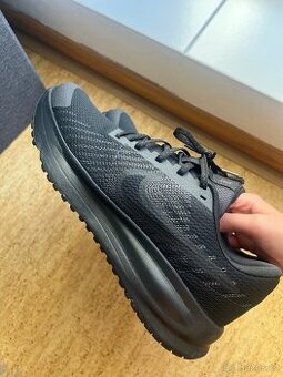 Nike Run Defy