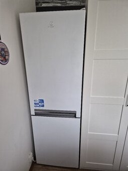 INDESIT Lednice s mrazákem kombi