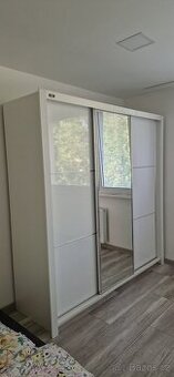 Šatní skříň