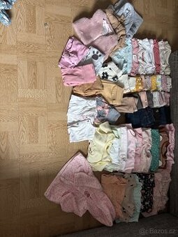 Balík oblečení pro holku