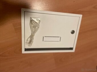 Kovová poštovní schránka