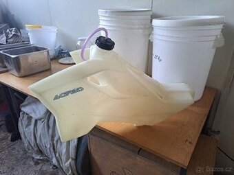 Velka nádrž KTM EXC 200 250 300 12L.