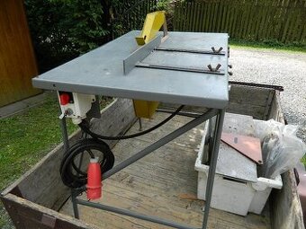 Nepoužitá cirkulárka s hoblovkou