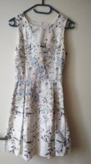 Krásné šaty - skoro nové. Jednou vyprané.