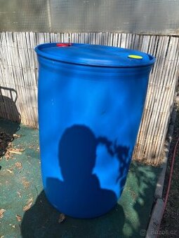 Prodám plastové sudy 200 litrů