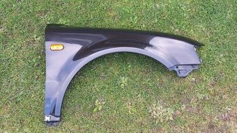 VW Passat B5 1996-2001 pravý přední blatník černý - 1