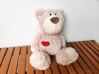 Plyšový medvěd se srdíčkem