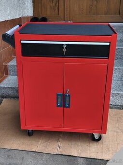 Prodám NEPOUŽITOU Mobilní skříňka na nářadí se skříňkou a zá