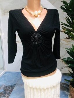 cerny # top# halenka#  spolecensky# business