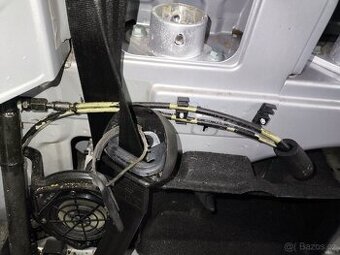 Hydraulika na stahovani strechy Audi TT