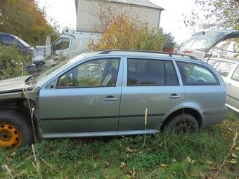 boční dveře v barvě 9151 - Octavia1. combi