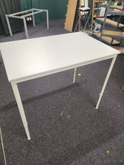 Nastavitelné pracovni stoly -použité