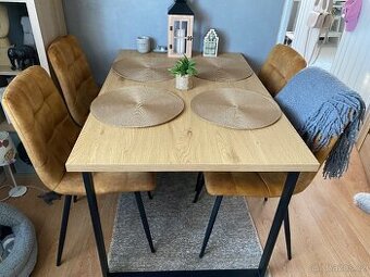 Nové jídelní židle Möbelix