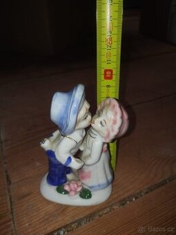 Jedná se o historickou porcelánovou figurku