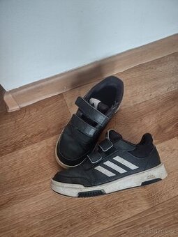 Tenisky Adidas 32