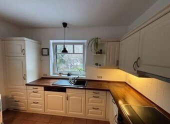 Venkovská krémová kuchyně se spotřebiči,6326