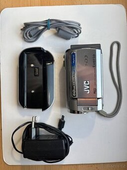 Videokamera JVC Everio s příslušenstvím