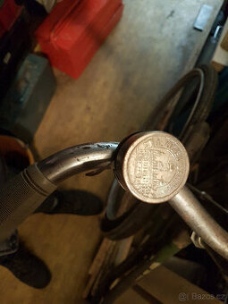 Staré damské jízdní kolo