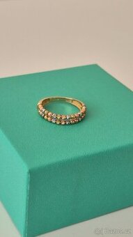 Zlatý prsten s kuličkami