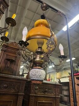 Historický lustr s opálovým stínidlem (144034)