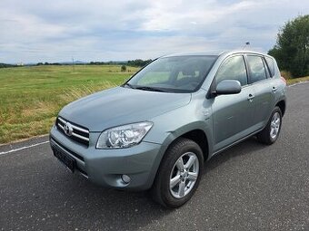 Toyota Rav4 2.2 D 100kW 2. Majitel nové STK 130 000km