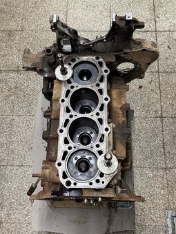 Spodek motoru Nissan 3.0Di ZD30 a jiné díly