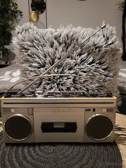 Radiomagnetofon UNISEF