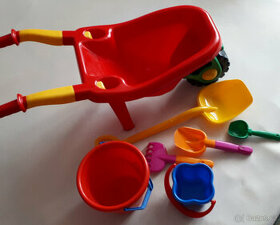 Dětské plastové kolečko a set nářadí na písek - 1