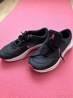 Běžecké boty Nike, vel. 40