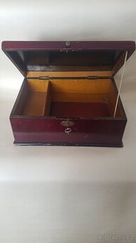 Skříňka na dopisy / šperkovnice z roku 1864