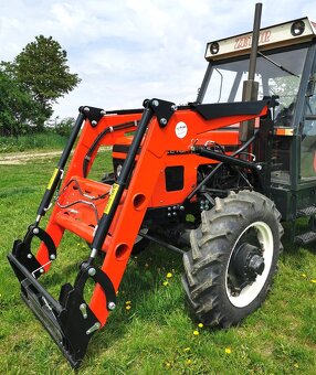 MONTÁŽ ČELNÍHO NAKLADAČE NA ZETOR, ZDARMA JOYSTICK A VIDLE.