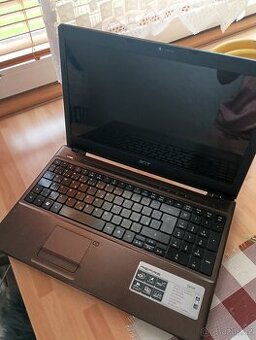 Starší Acer plně funkční svižný