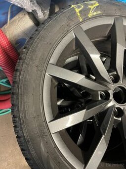 Zimní pneu 235/45/18 Nokian WR A3