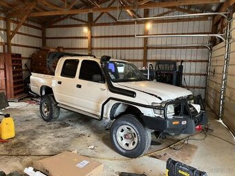 Toyota HI-LUX nebo Land Cruiser pickup