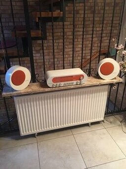 Blaupunkt Radio POP 70 se známými krabičkami se smaženými ve