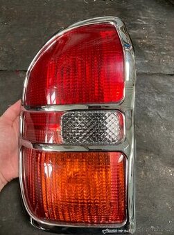 Toyota Rav4 levé zadní světlo