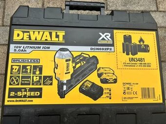Aku hřebíkovačka DeWalt DCN692P2 + 5560 hřebíků