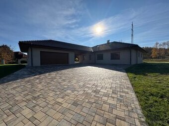 Pronájem novostavby rodinného domu 296 m2 - 1