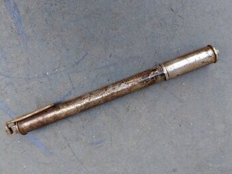 Originální pumpička na moto Jawa pérák