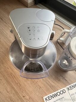 Kuchyňský robot Kenwood KM266