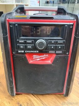 Přenosné Aku rádio/nabíječka Milwaukee M18 + baterie
