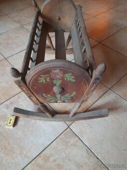 Starožitna dřevěná kolébka