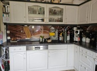 Bílá venkovská kuchyně s vestavěnými spotřebiči,5387