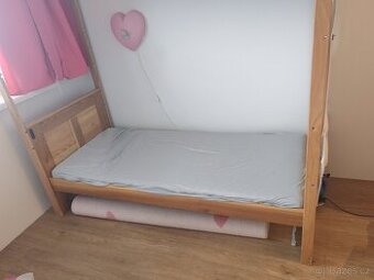 Dětská postel masiv