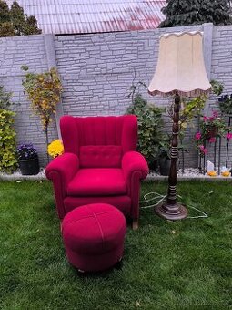 Prodám starožitné křeslo Ušák + Taburet + Lampa