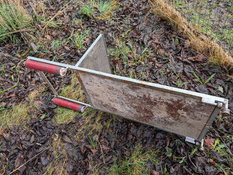 Vozík na střešní krytinu