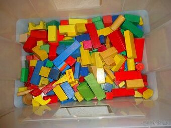 Dřevěné kostky barevné