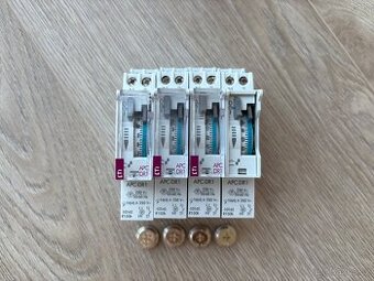 Časový spínač APC DR1