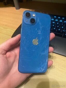 IPhone 13 - prasklé zada