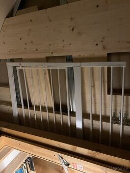 Dětská zábrana branka na schodiště